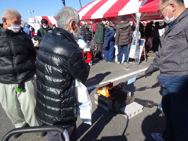 ピリオン　空き缶を焼く実演 ＪＡさいたま展示会出展